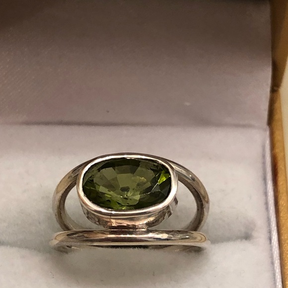 NWOT Sterling Silver Peridot Ring - Picture 5 of 8